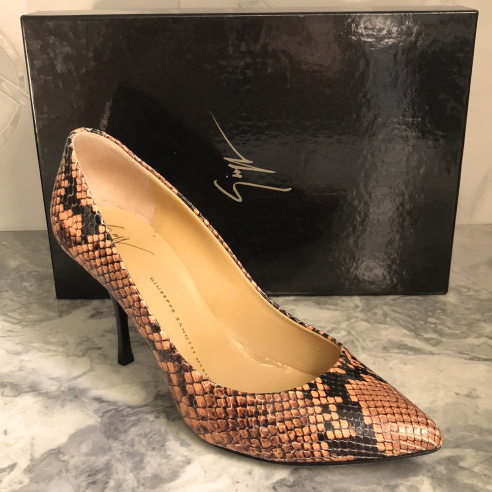 Giuseppe Zanotti Snake Embossed Pointy Toe Heel, Size 38.5.